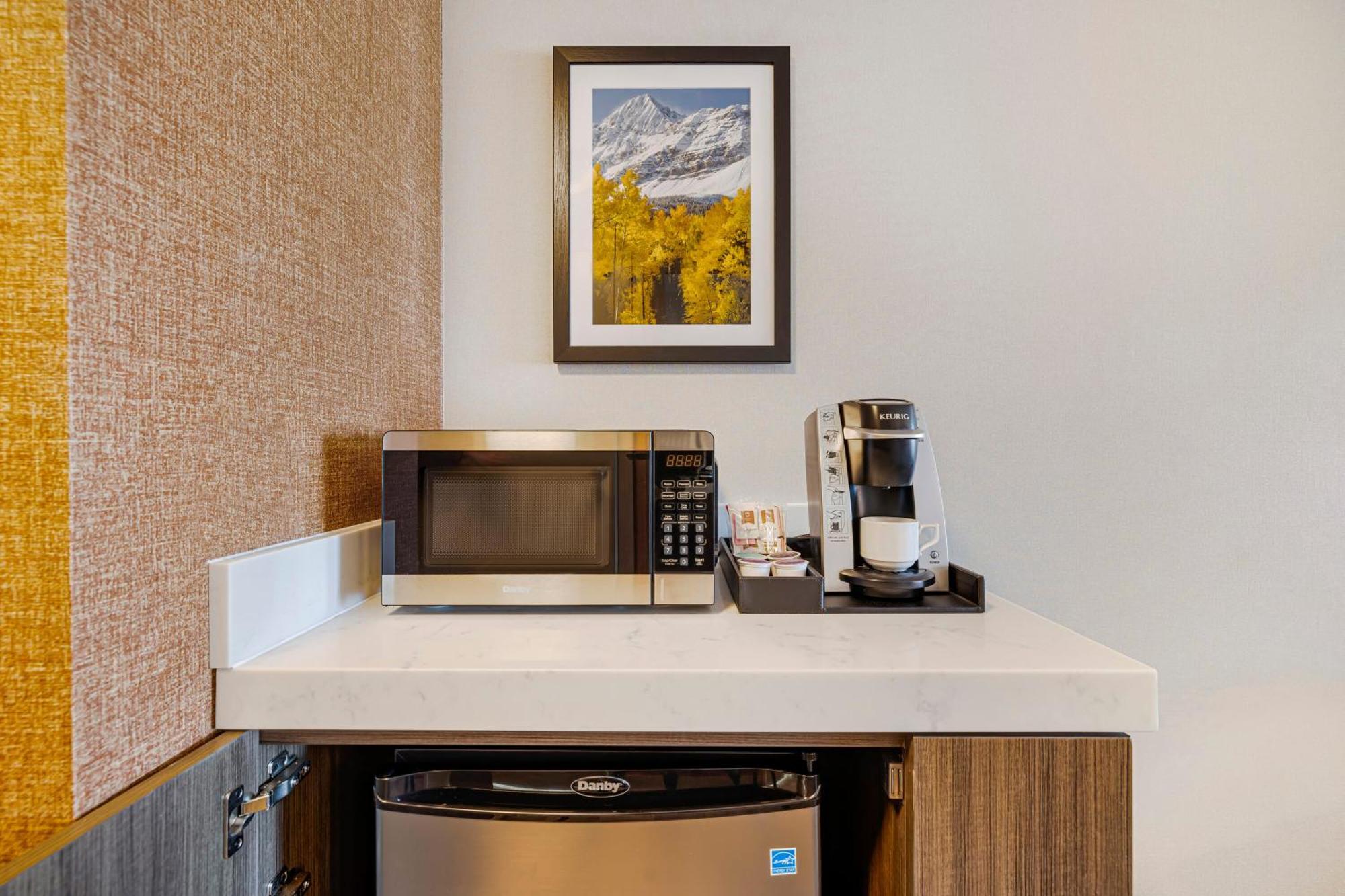 Hilton Garden Inn Colorado Springs Airport מראה חיצוני תמונה